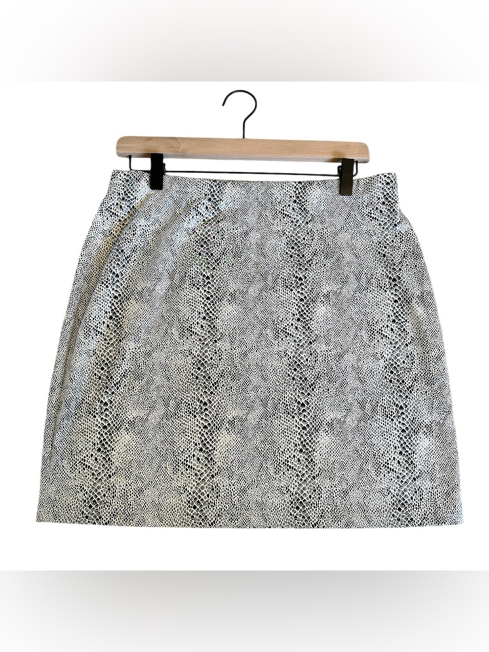 New York & Company Black and White Snake-Print Mini Skirt | Large